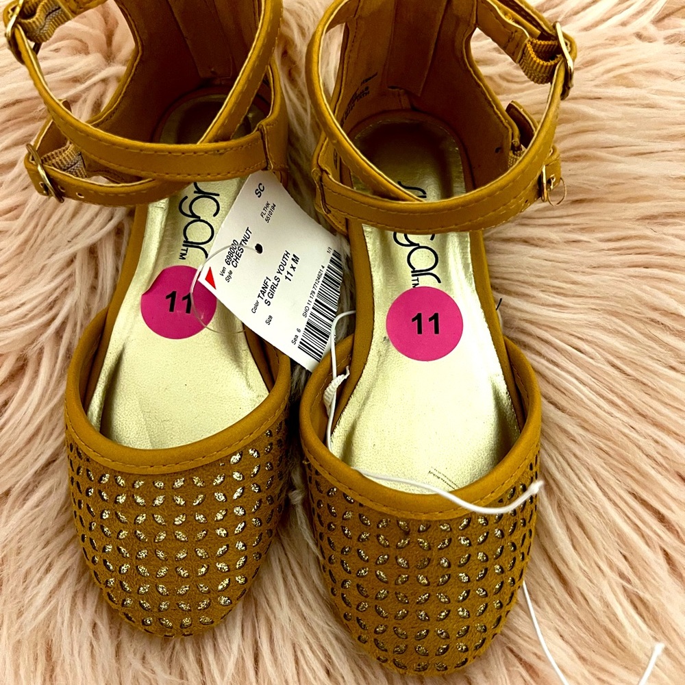 Girls gold/brown shoes